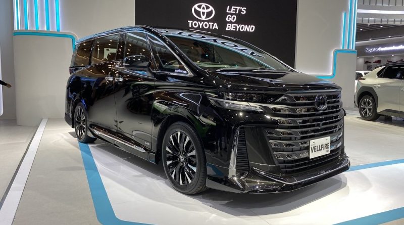 toyota-perkenalkan-dua-mobil-hybrid-terbaru-di-iims-2025
