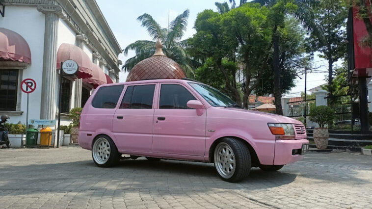 Kijang Pink Balik Kandang, Modif Elegan Bikin Pangling