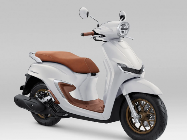 Stylish Abis! Honda Stylo 160, Skuter Retro Kekinian Buat Cewek Aktif