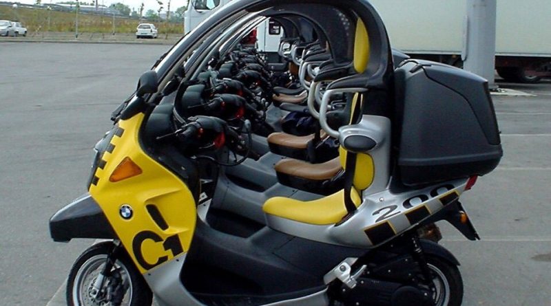 5 Motor Listrik Anti Hujan Paling Gemas 2025: Tampil Stylish, Tetap Adem!