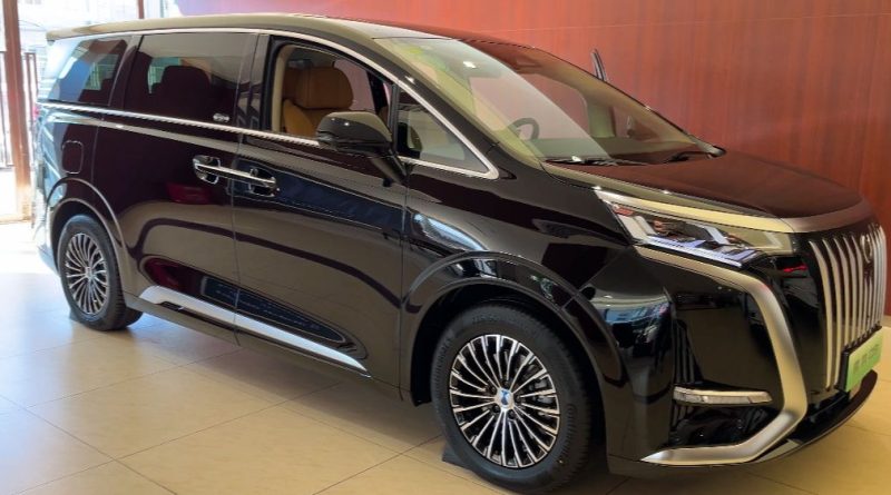 Denza D9 Masuk 10 Mobil Terlaris di Indonesia MPV Listrik Satu Model yang Mencuri Perhatian
