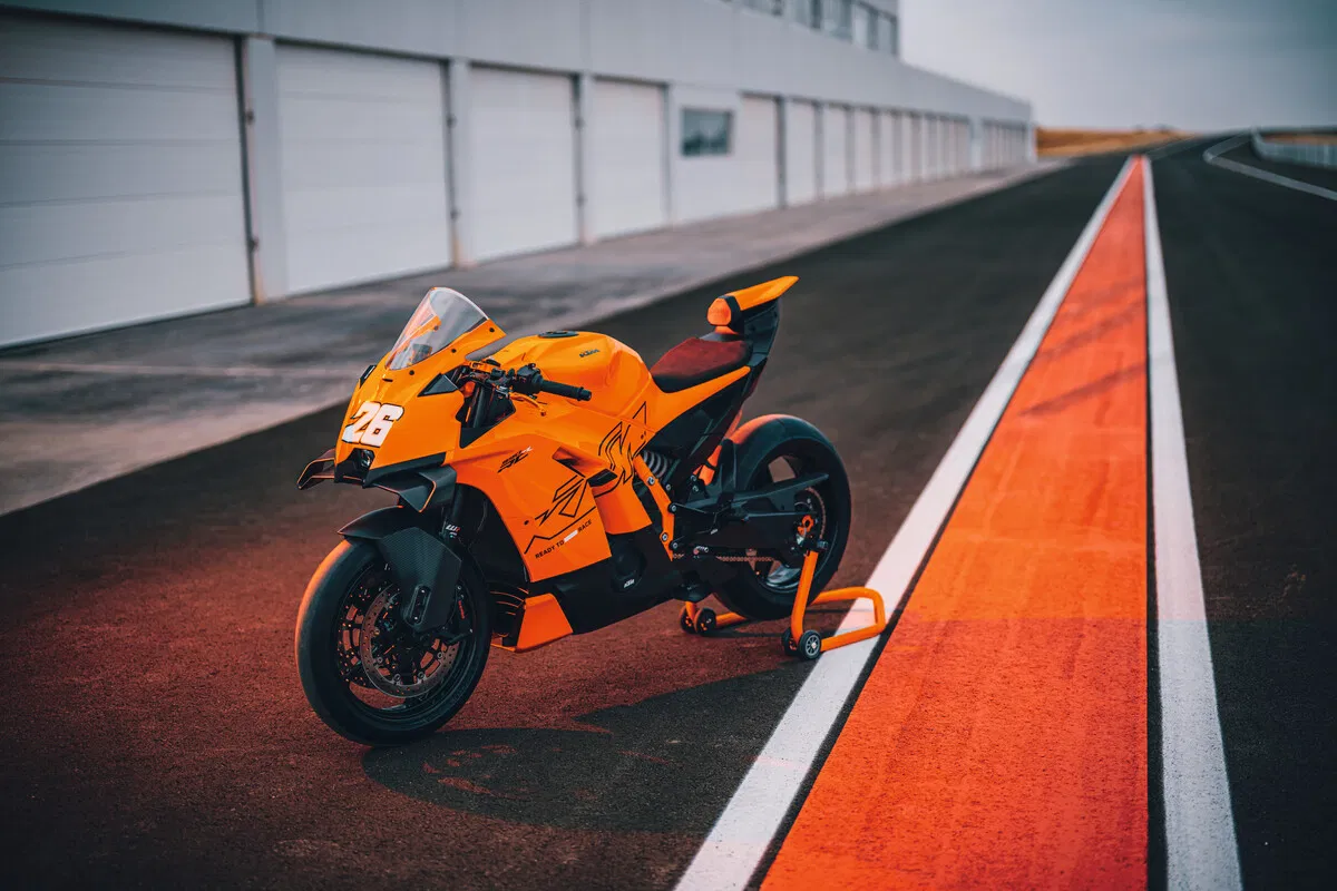 KTM 990 RC R 2025 Resmi Meluncur, Supersport Jalan Raya dengan DNA Balap